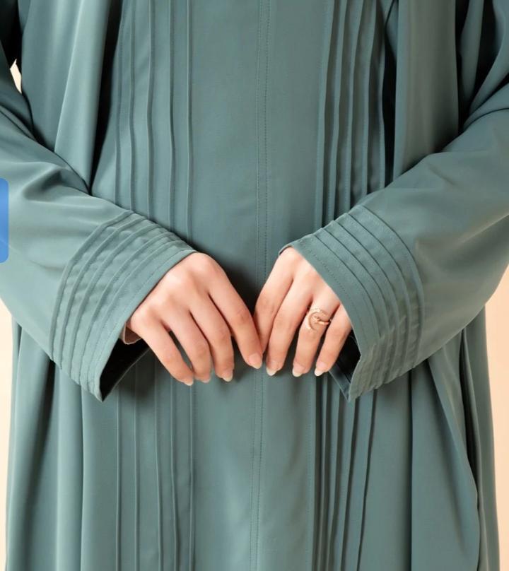 Elegant Pleated abaya - Image 4
